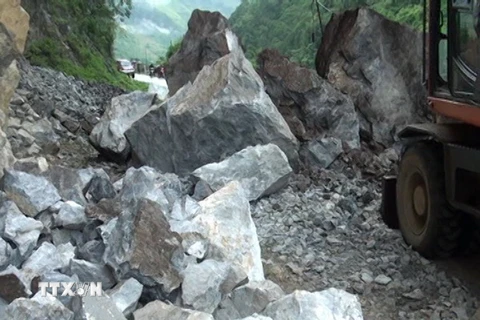 Lạng Sơn: Sạt lở đất làm 6 người chết và một người bị thương