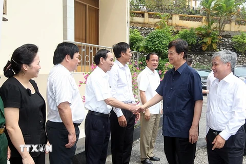 Thủ tướng Nguyễn Tấn Dũng làm việc với lãnh đạo tỉnh Yên Bái