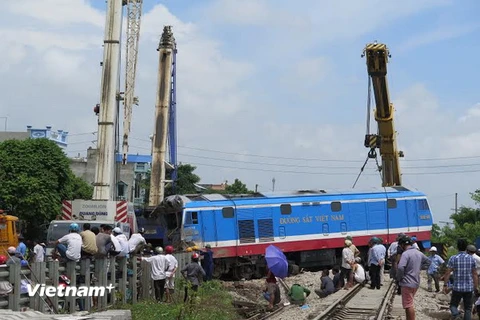 Thông tuyến trở lại sau vụ tai nạn đường sắt tại Nam Định