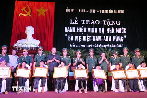 Hải Dương trao tặng danh hiệu "Bà mẹ Việt Nam anh hùng” 2014