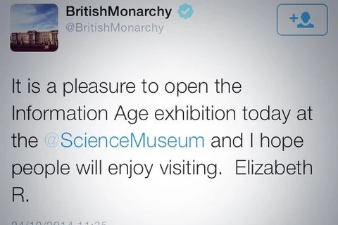 Dòng tweet đầu tiên của nữ hoàng Anh Elizabeth bị “troll”