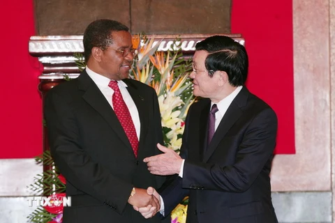 Việt Nam-Tanzania nhất trí tăng cường quan hệ chính trị mật thiết