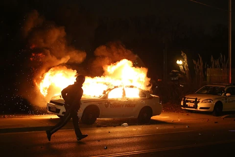 Bạo động bùng phát tại Mỹ sau phán quyết về vụ Ferguson