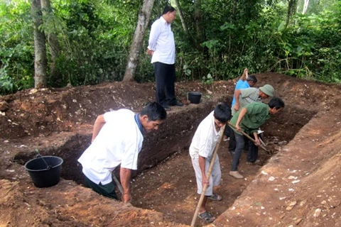 Khai quật di chỉ khảo cổ học hậu đá mới ở Thạch Lạc - Hà Tĩnh