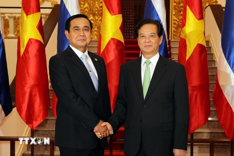 Thủ tướng Nguyễn Tấn Dũng đón, hội đàm với Thủ tướng Thái Lan