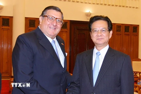 Thủ tướng Nguyễn Tấn Dũng tiếp Đại sứ Chile Ferrnando Jose Urrutia