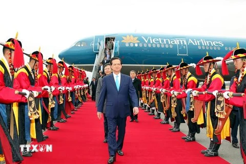 Thủ tướng Nguyễn Tấn Dũng tới thành phố Busan của Hàn Quốc