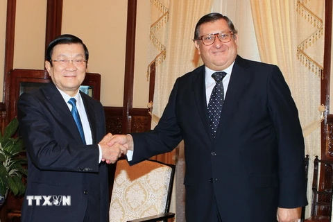 Chủ tịch nước Trương Tấn Sang tiếp Đại sứ Chile chào từ biệt
