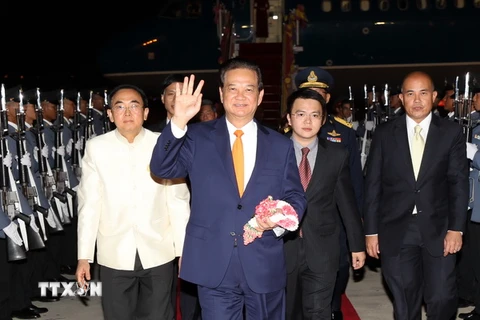 Thủ tướng Nguyễn Tấn Dũng tới thủ đô Bangkok của Thái Lan
