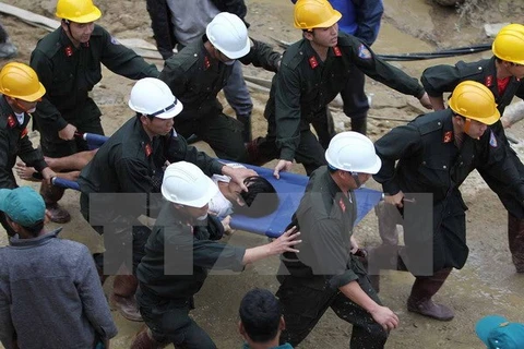 Phó Thủ tướng biểu dương các công binh cứu hộ vụ sập hầm