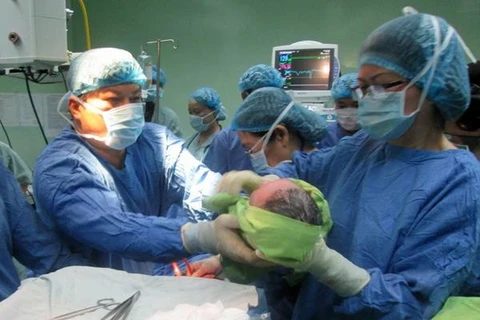 Ba em bé đầu tiên ra đời bằng thụ tinh ống nghiệm tại Đà Nẵng