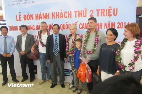 Cảng hàng không quốc tế Cam Ranh đón hành khách thứ 2 triệu