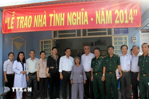 Tây Ninh xây hơn 1.300 căn nhà cho người có công trong 2015
