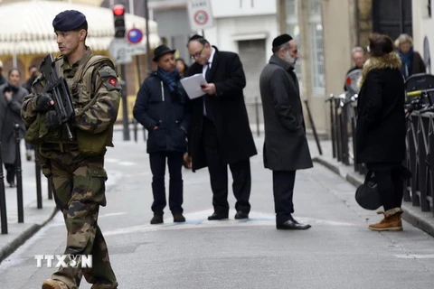 Lại xảy ra một vụ bắt con tin ở ngoại ô thủ đô Paris của Pháp