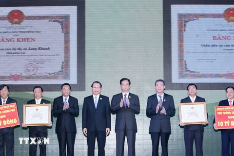 Thủ tướng trao Bằng công nhận “Huyện nông thôn mới” đầu tiên