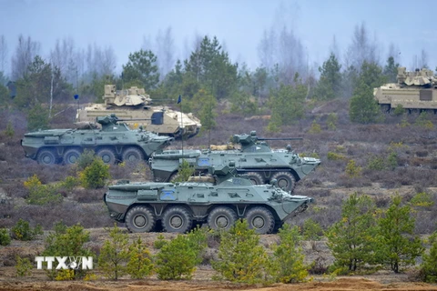 Mỹ hối thúc NATO phát triển vũ khí đi trước Nga, Trung Quốc