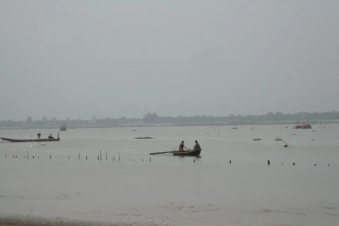 Thái Bình: Lật thuyền khai thác chở 7 tấn ngao, 2 người mất tích