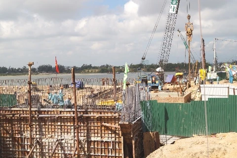 Ban quản lý Khu kinh tế Dung Quất ra quân xây dựng cầu Trà Bồng