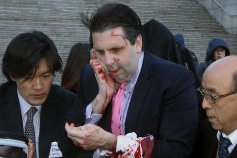Đại sứ Mỹ tại Hàn Quốc bị tấn công bằng dao khi chuẩn bị phát biểu