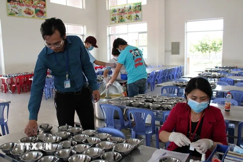 Bình Dương thanh tra 10 trường học liên quan vụ thực phẩm “bẩn”