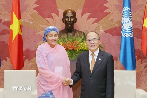 Chủ tịch Quốc hội Nguyễn Sinh Hùng tiếp Trợ lý Tổng thư ký LHQ