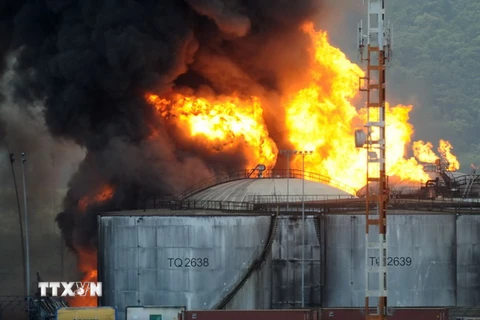 Brazil dập tắt được vụ cháy tại kho chứa dầu ở cảng Santos