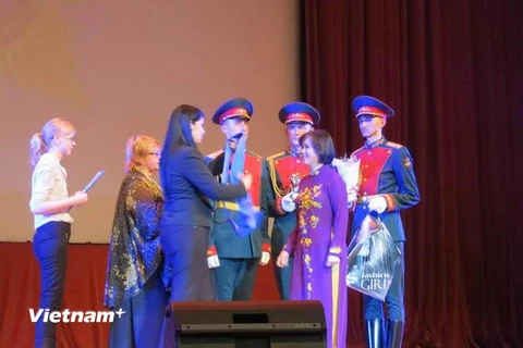 Một phụ nữ Việt Nam được trao giải thưởng Bồ câu bạc của Nga