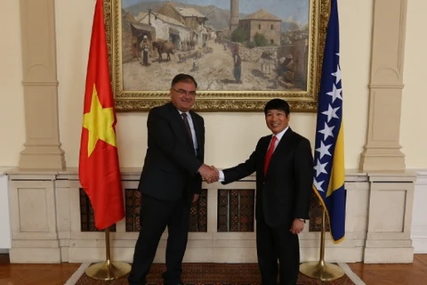 Đại sứ Việt Nam tại Bosnia và Herzegovina trình Thư ủy nhiệm