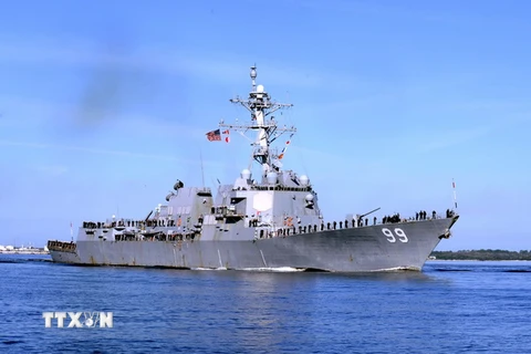 Tàu chiến Mỹ đồng hành cùng tàu Anh tại Eo biển Hormuz
