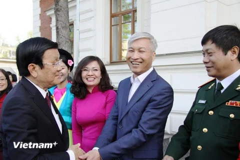 Chủ tịch nước gặp gỡ cán bộ Đại sứ quán Việt Nam tại Nga