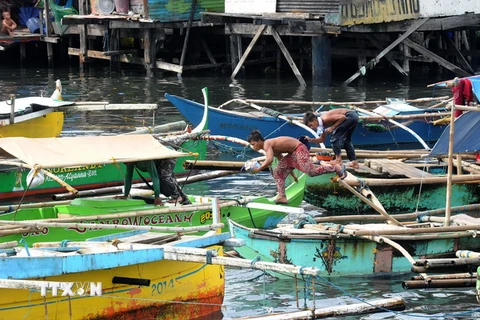Bão Noul đổ bộ vào Philippines khiến hai người thiệt mạng 