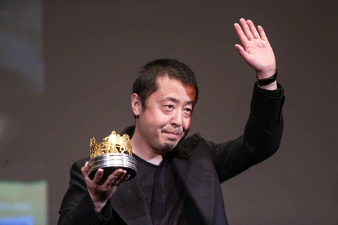 Đạo diễn Giả Chương Kha nhận giải Cỗ xe vàng tại LHP Cannes