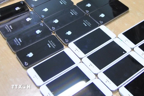 Bình Dương: Phát hiện đường dây tiêu thụ điện thoại iPhone "giá bèo"