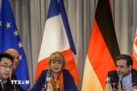 Thứ trưởng Ngoại giao Iran Abbas Araqchi (phải) tại vòng đàm phán hạt nhân giữa Iran và nhóm P5+1 ở Montreux, Thụy Sỹ ngày 5/3/2015. (Nguồn: AFP/TTXVN)