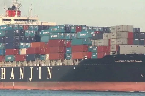 Đưa thuyền viên bị đau tim trên tàu Hanjin California về đất liền