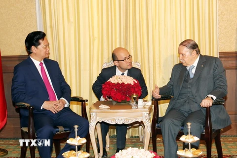 Thủ tướng Nguyễn Tấn Dũng hội kiến Tổng thống Algeria Abdelaziz Bouteflika. (Ảnh: Đức Tám/TTXVN)