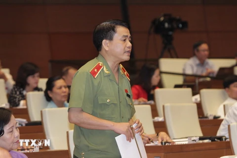 Đại biểu Quốc hội thành phố Hà Nội Nguyễn Đức Chung phát biểu ý kiến. (Ảnh: Phương Hoa/TTXVN)