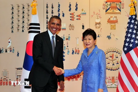 Tổng thống Barack Obama (trái) và Tổng thống Hàn Quốc Park Geun-hye (phải). (Nguồn: AFP/TTXVN)