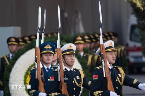 Binh sỹ Quân Giải phóng Nhân dân Trung Quốc duyệt binh tại lễ tưởng niệm vụ thảm sát Nam Kinh. (Nguồn: AFP/TTXVN)