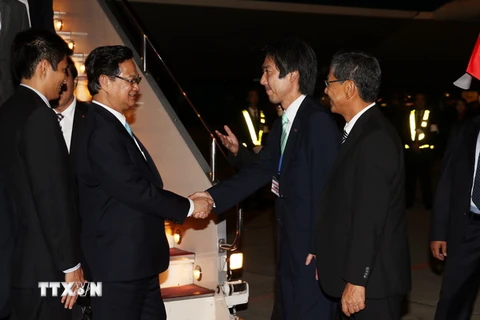 Quang cảnh lễ đón Thủ tướng Nguyễn Tấn Dũng đến sân bay Haneda, Tokyo. (Ảnh: Đức Tám/TTXVN)