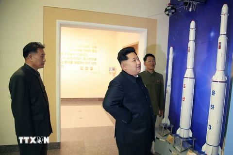 Nhà lãnh đạo Triều Tiên Kim Jong-un (giữa). (Nguồn: AFP/TTXVN)