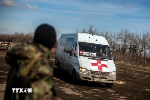 Tay súng ly khai gác gần thành phố Metalist, vùng miền Đông Lugansk ngày 23/3. (Nguồn: AFP/TTXVN)