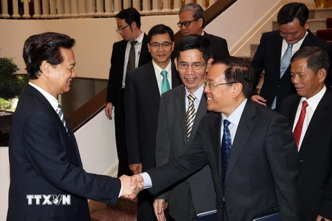 Thủ tướng Nguyễn Tấn Dũng tiếp Trưởng các Cơ quan đại diện Việt Nam tại nước ngoài (nhiệm kỳ 2015-2018), trước khi lên đường nhận nhiệm vụ. (Ảnh: Đức Tám/TTXVN)