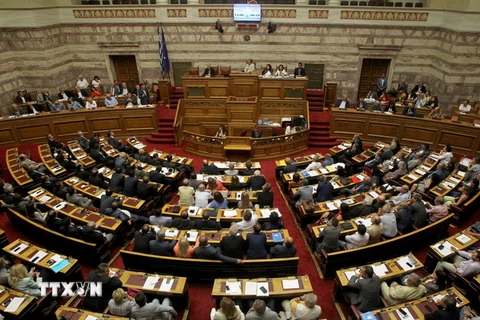 Thủ tướng Hy Lạp Alexis Tsipras phát biểu tại phiên bỏ phiếu về gói cứu trợ của Quốc hội ở thủ đô Athens ngày 15/7. (Nguồn: AFP/TTXVN)