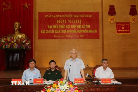 Tổng Bí thư Nguyễn Phú Trọng tiếp xúc cử tri tại quận Tây Hồ. (Ảnh: Trí Dũng/TTXVN)