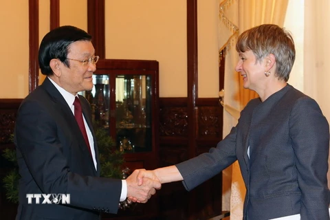 Chủ tịch nước Trương Tấn Sang tiếp bà Jutta Frasch, Đại sứ Cộng hòa liên bang Đức tại Việt Nam đến chào từ biệt. (Ảnh: Nguyễn Khang/TTXVN)