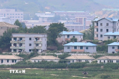 Phong cảnh làng Kijong-dong ở cách giới tuyến chia cắt hai miền Triều Tiên 4km. (Nguồn: Yonhap/TTXVN)