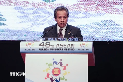 Ngoại trưởng Malaysia Anifah Aman phát biểu tại lễ bế mạc Hội nghị. (Nguồn: AFP/TTXVN)