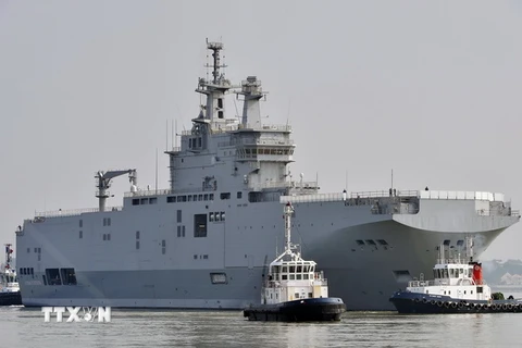 Tàu Mistral Sevastopol trong lần chạy thử đầu tiên ở Saint-Nazaire, miền Tây Pháp ngày 16/3/2015. (Nguồn: AFP/TTXVN)