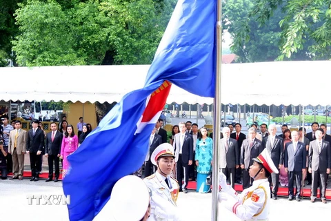 Lễ Thượng cờ ASEAN. (Ảnh: Thống Nhất/TTXVN)